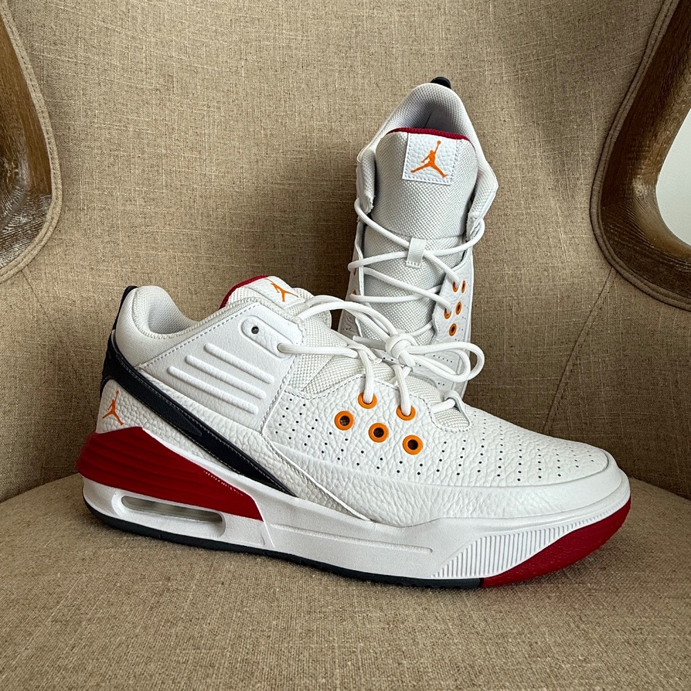 BRAND NEW!! Nike Jordan Max Aura 5. White cardinal red. M-10.5